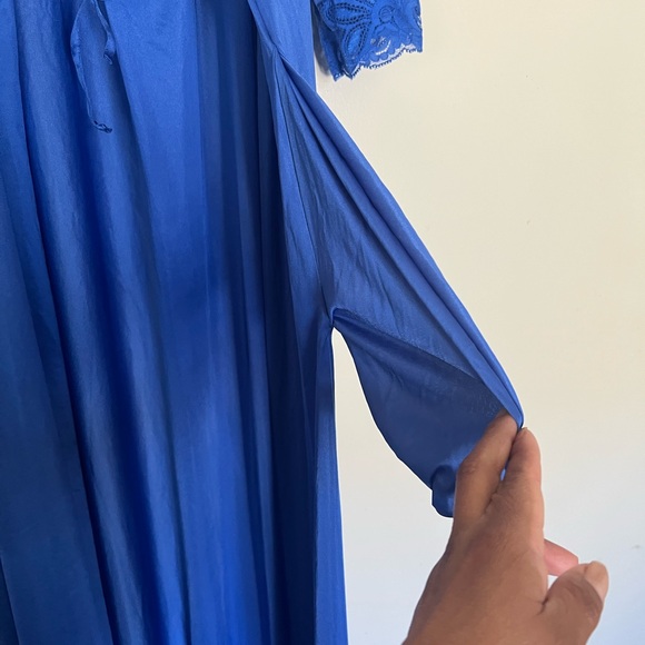 Shadowline Blue Satin Robe - Picture 4 of 8